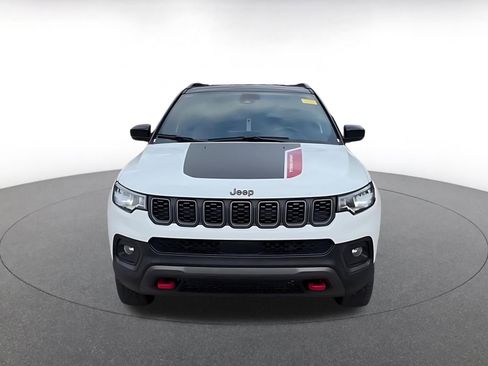 Used 2025 Jeep Compass Trailhawk image 4