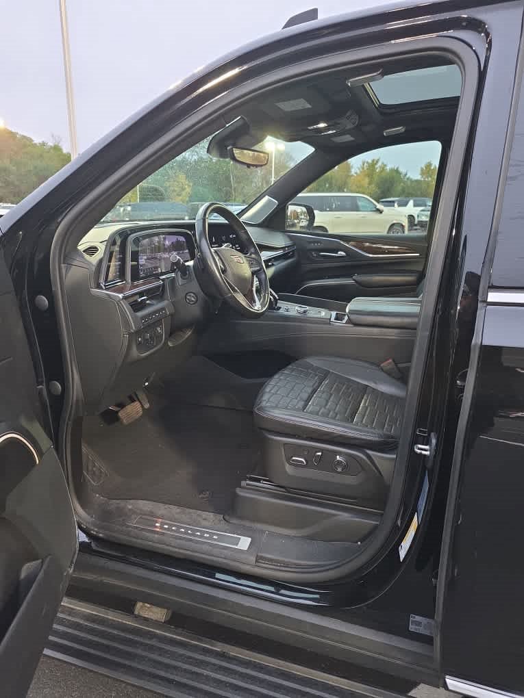 Used 2021 Cadillac Escalade Premium Luxury Platinum AWD/4WD image 5