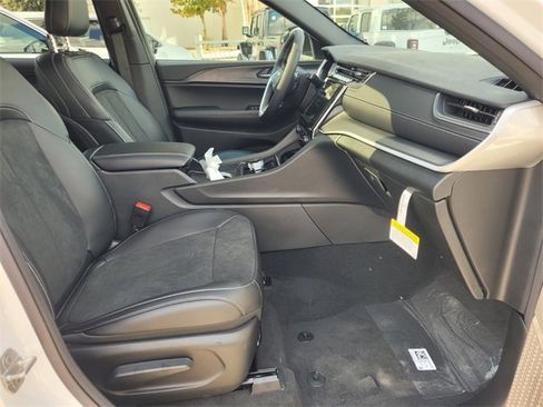 New 2026 Chrysler Pacifica Limited image 50