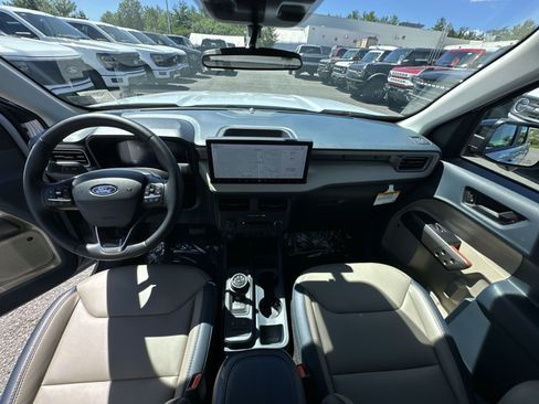 Certified 2025 Ford Maverick Lariat w/ 4K Tow Package AWD/4WD image 43