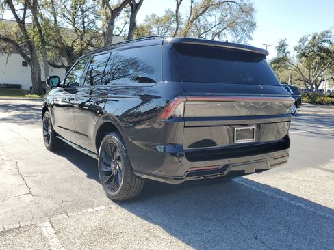Used 2025 Lincoln Navigator Reserve w/ Jet Appearance Package image 7