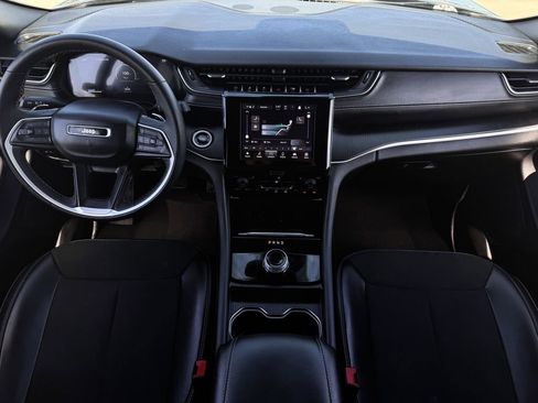 Used 2024 Jeep Grand Cherokee Altitude image 11