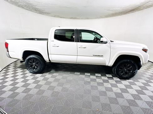 Used 2021 Toyota Tacoma SR5 RWD image 2