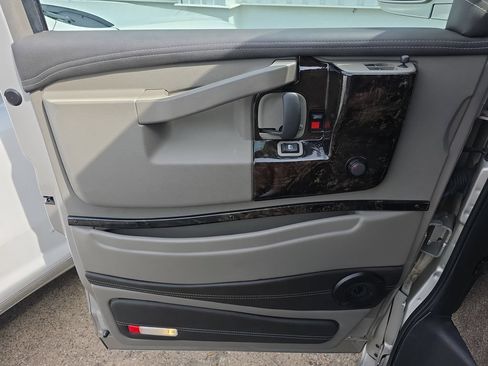 Used 2022 GMC Savana 2500 w/ Enhanced Convenience Package RWD image 25