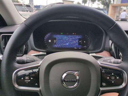 Certified 2025 Volvo S60 B5 Plus AWD/4WD image 17