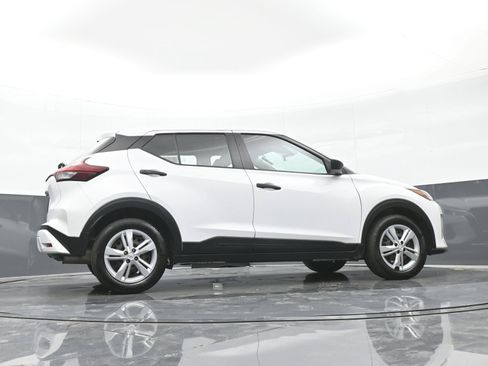 Used 2022 Nissan Kicks S FWD image 40