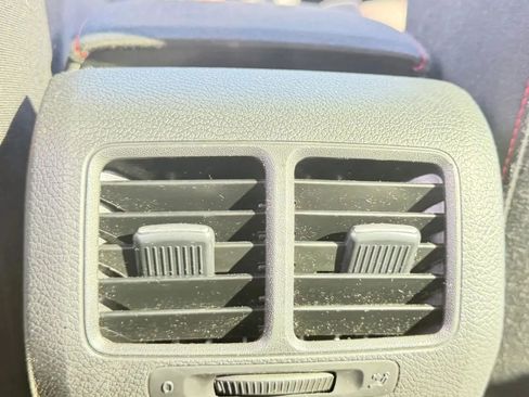 Used 2011 Volkswagen Golf 4-Door image 13