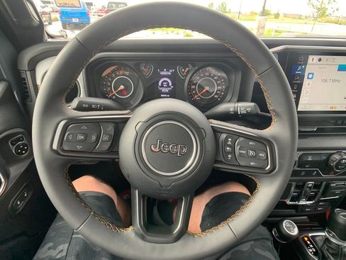 Used 2024 Jeep Gladiator Sport image 16