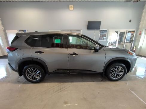 Used 2022 Nissan Rogue S image 6