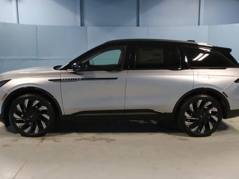 New 2026 Lincoln Nautilus Reserve w/ Jet Appearance Package image 26