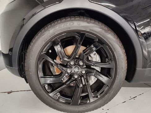 Used 2025 Land Rover Discovery S AWD/4WD image 9