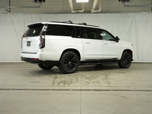 Used 2022 Cadillac Escalade ESV Sport w/ Touring Package image 5