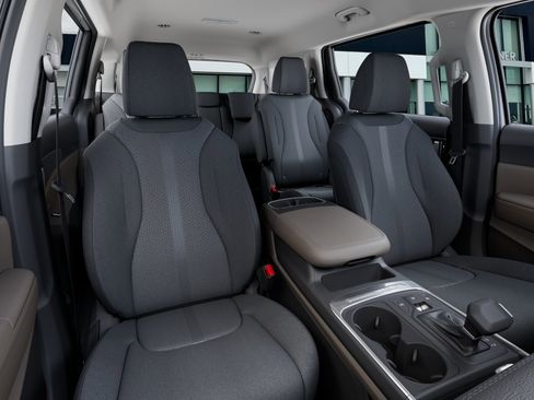 New 2026 Kia Carnival LX FWD image 16