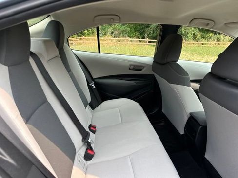 Used 2022 Toyota Corolla LE FWD image 21