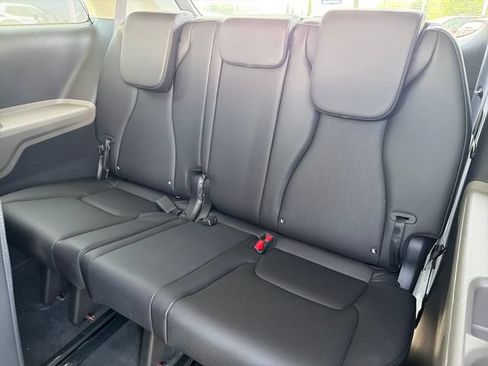 New 2026 Kia Carnival EX FWD image 20