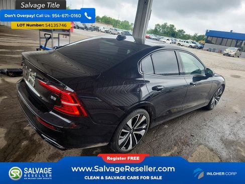 Used 2022 Volvo S60 B5 Momentum w/ Climate Package FWD image 4