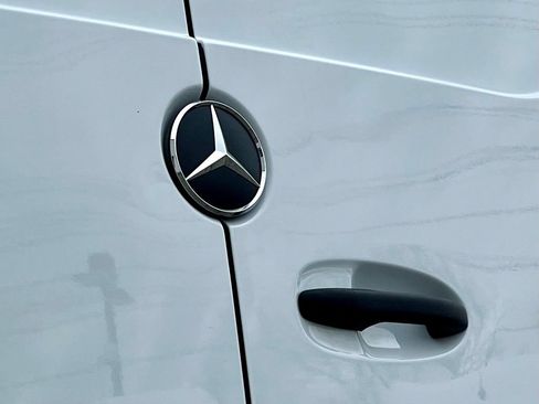 Used 2025 Mercedes-Benz Sprinter 2500 image 17