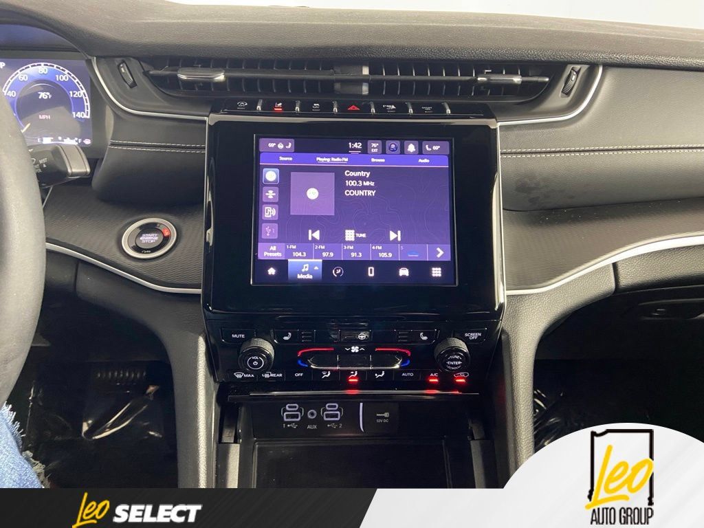 Used 2025 Jeep Grand Cherokee Altitude AWD/4WD image 14