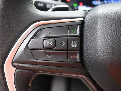 Used 2024 Jeep Grand Cherokee Laredo AWD/4WD image 31