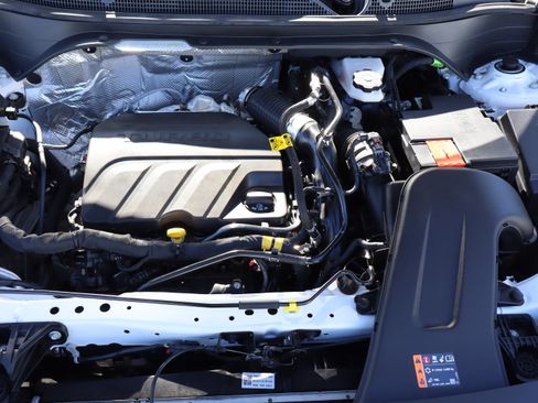 Certified 2024 Chevrolet Trax RS w/ Driver Confidence Package image 42