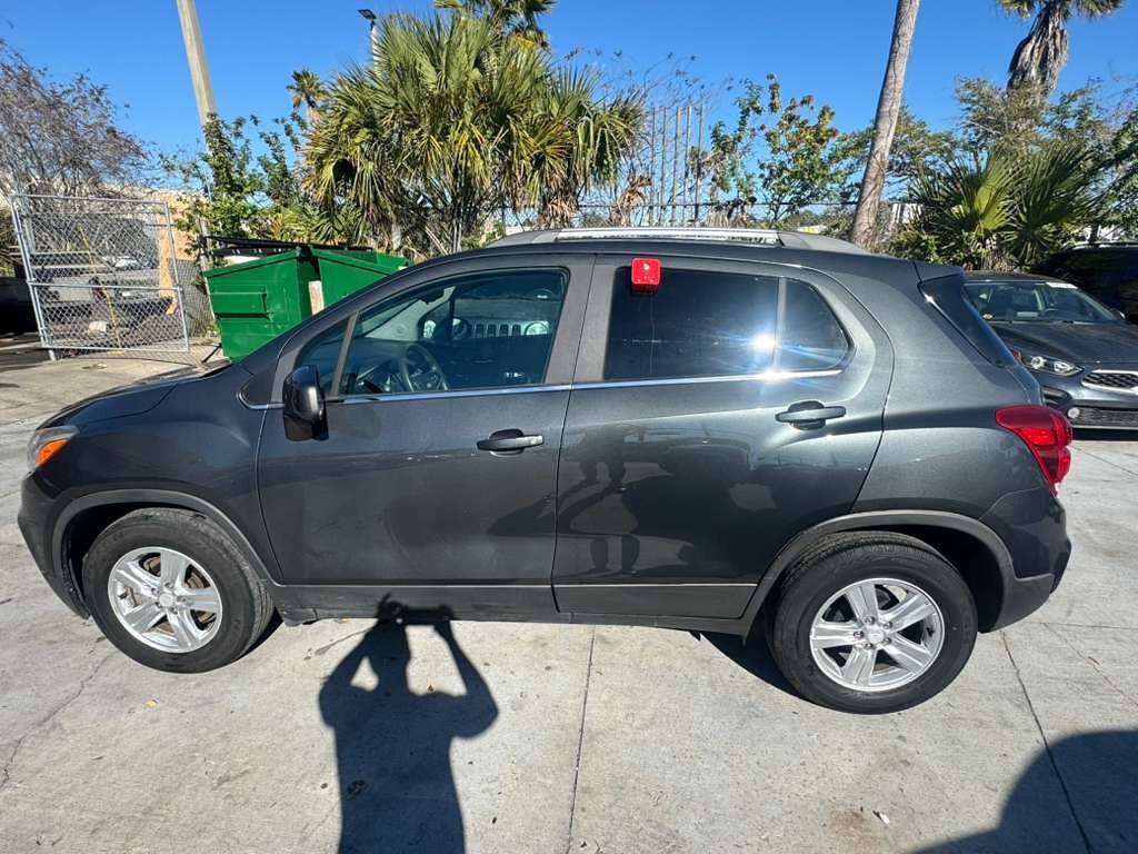 Used 2017 Chevrolet Trax LT FWD image 7