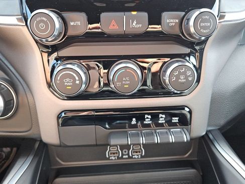 New 2026 RAM 1500 Express AWD/4WD image 19