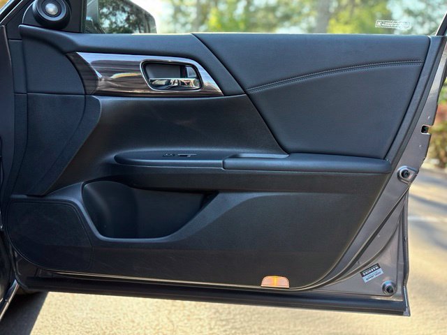 Used 2017 Honda Accord EX-L image 17