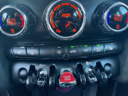 Used 2019 MINI Cooper 4-Door Hardtop FWD image 19