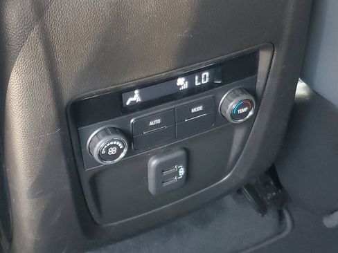 Used 2024 Buick Enclave Essence w/ Technology Package FWD image 17
