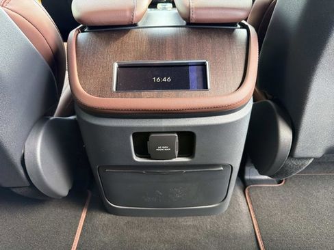 New 2026 Lincoln Navigator Reserve AWD/4WD image 24