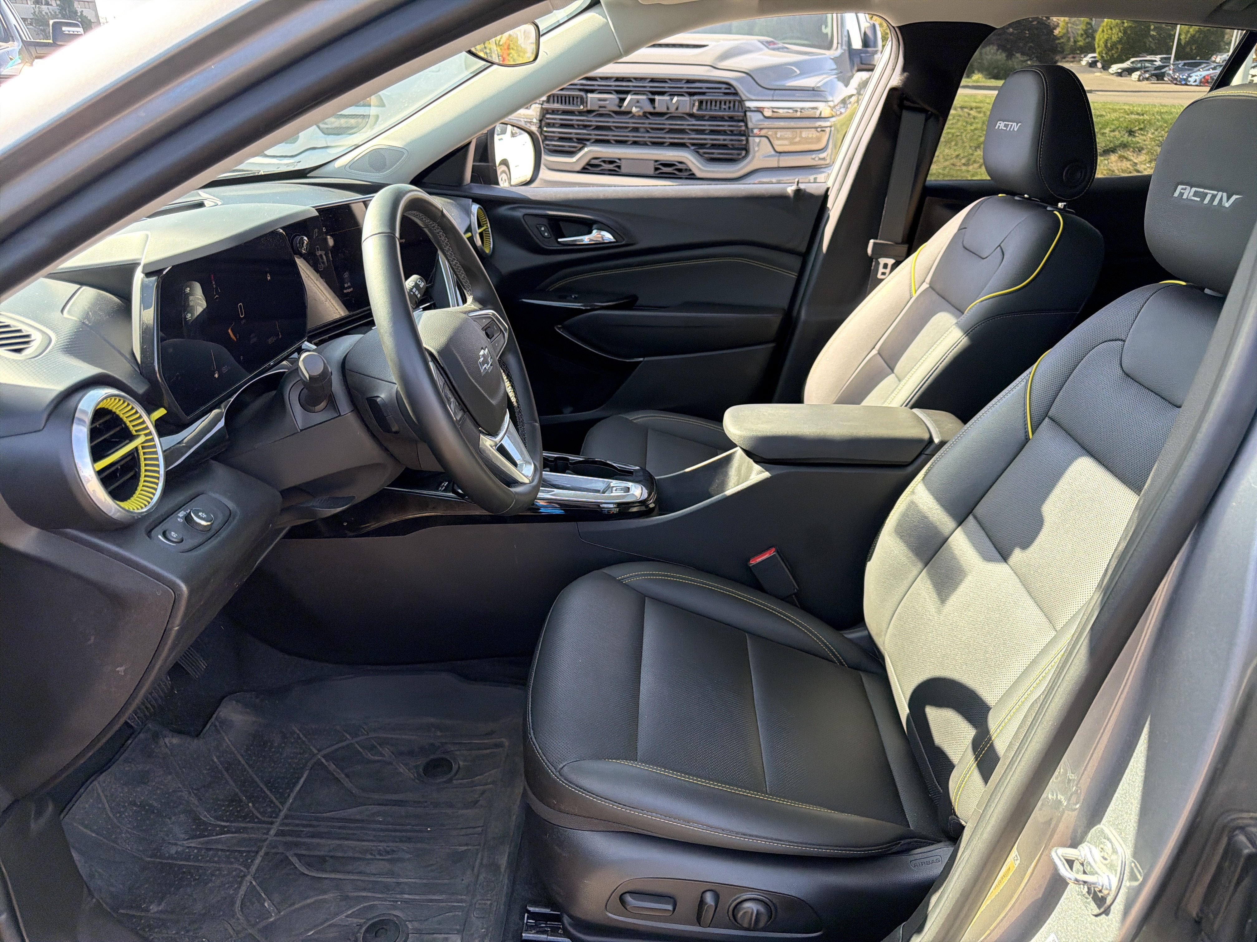 Used 2025 Chevrolet Trax ACTIV w/ Sunroof Package FWD image 19