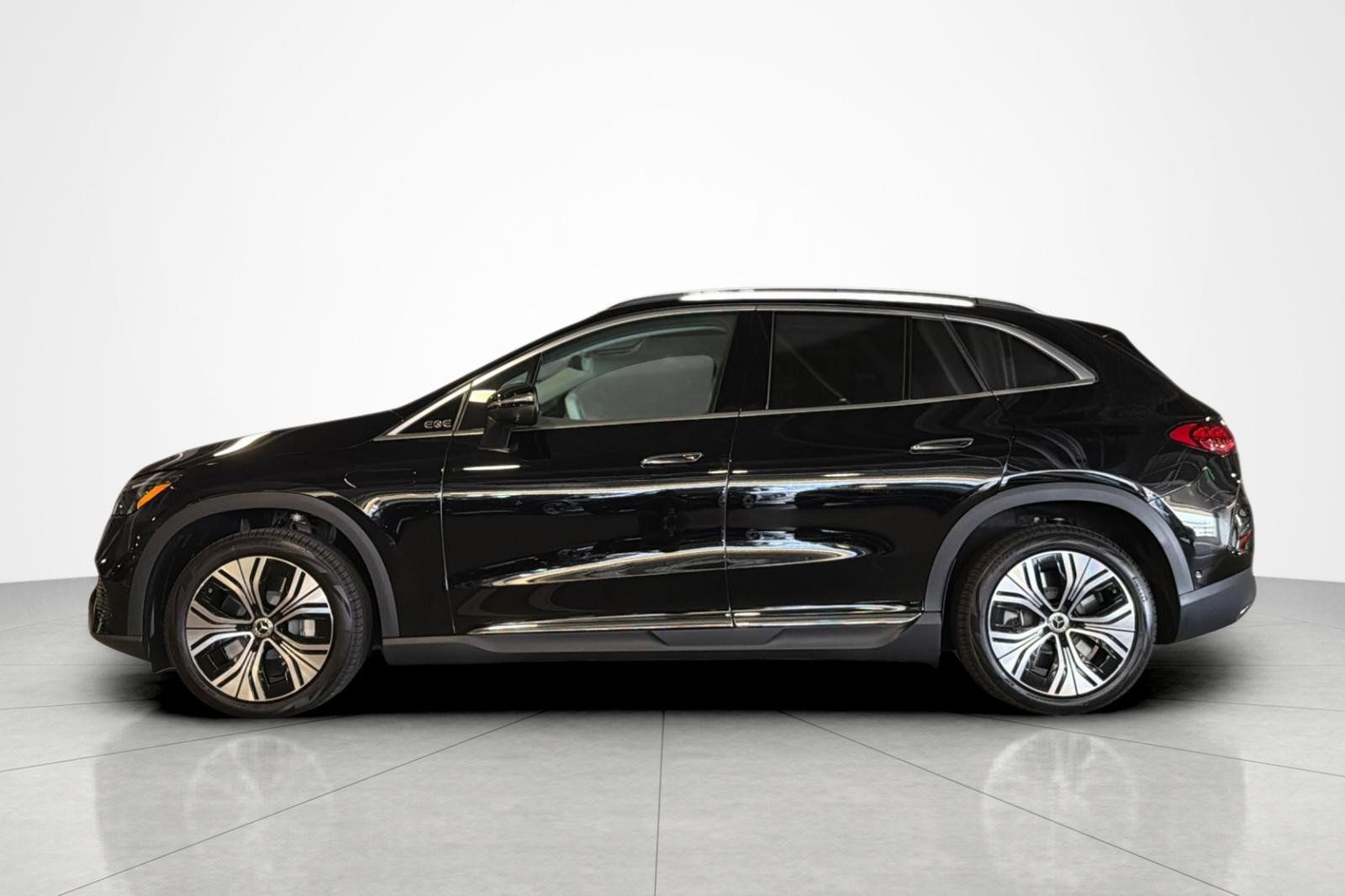 New 2027 Mercedes-Benz EQE 320 4MATIC SUV image 2