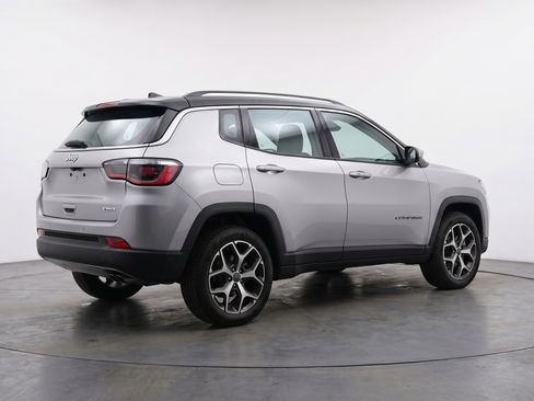 Used 2025 Jeep Compass Limited AWD/4WD image 9