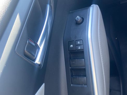 Used 2022 Toyota Highlander XLE image 30