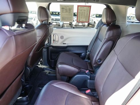 Certified 2024 Toyota Sienna Platinum FWD image 19