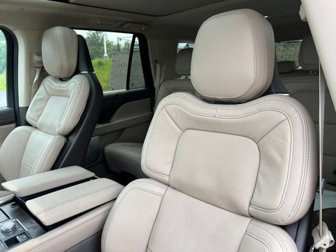 Used 2024 Lincoln Navigator L Reserve AWD/4WD image 15