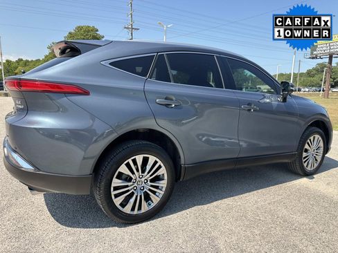 Used 2022 Toyota Venza XLE AWD/4WD image 4