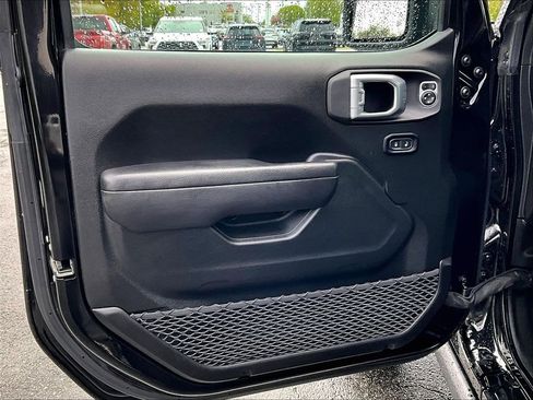Used 2024 Jeep Wrangler Unlimited Sport AWD/4WD image 9