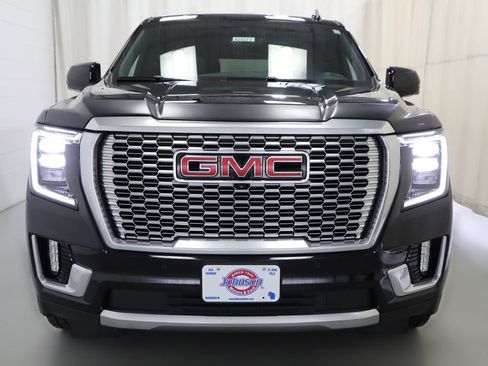 Used 2022 GMC Yukon Denali w/ Advanced Technology Package AWD/4WD image 17
