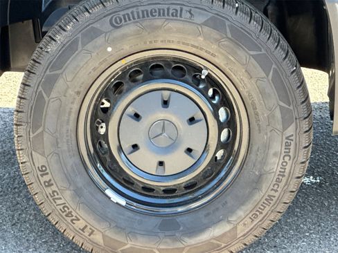 Used 2024 Mercedes-Benz Sprinter 2500 image 32