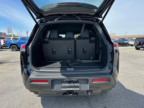 Used 2025 Nissan Pathfinder Rock Creek AWD/4WD image 17