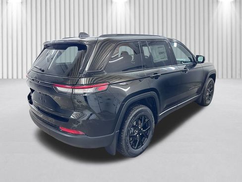 New 2025 Jeep Grand Cherokee Laredo image 5