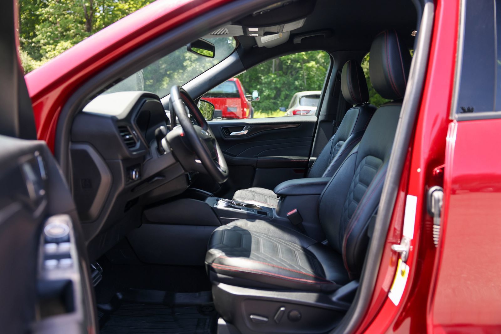 Certified 2023 Ford Escape ST-Line Elite w/ Premium Technology Package AWD/4WD image 17