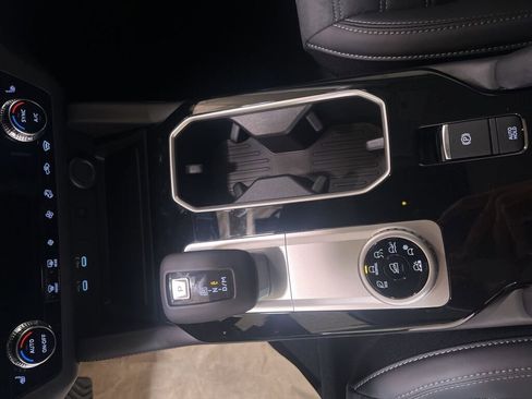 New 2025 Mitsubishi Outlander SE image 18