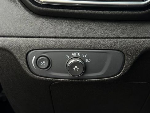 Used 2022 Chevrolet Bolt EUV LT w/ Convenience Package FWD image 22