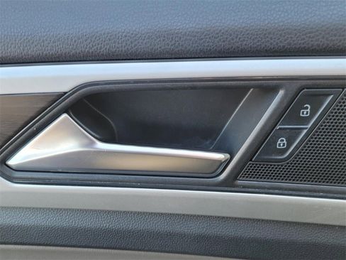 Used 2021 Volkswagen Atlas SE image 33