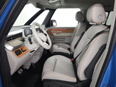 Used 2025 Volkswagen ID. Buzz 1st Edition AWD/4WD image 4