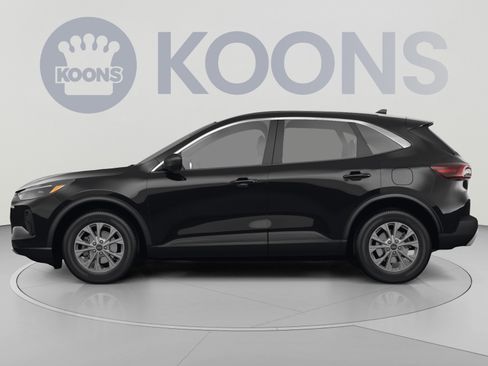 Used 2024 Ford Escape Active w/ Cold Weather Package FWD image 2