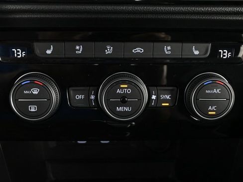 Certified 2022 Volkswagen Taos SEL w/ Panoramic Sunroof Package image 27