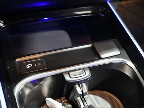 Used 2022 Mercedes-Benz GLB 250 4MATIC image 32